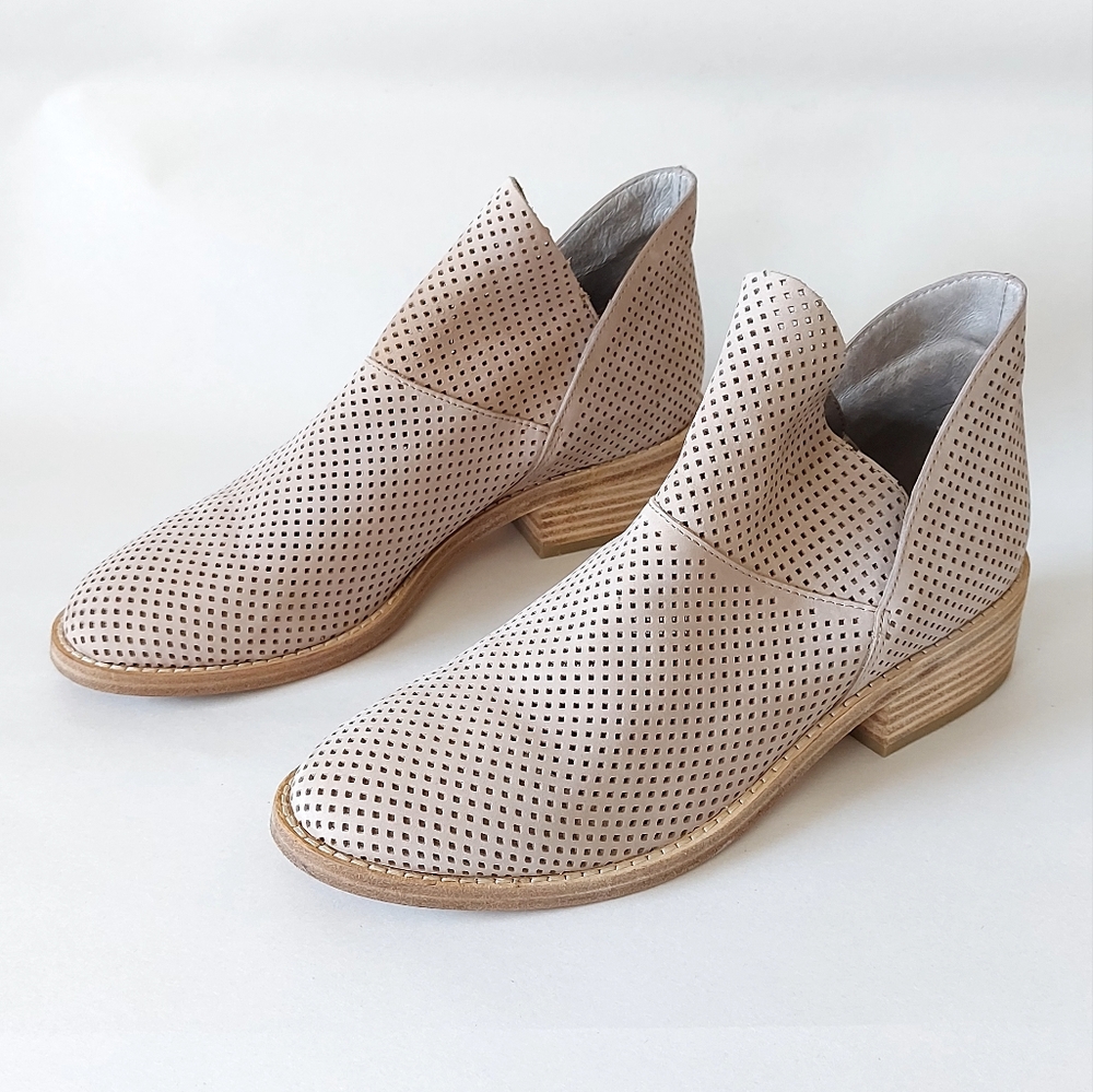 Eileen Fisher Bootie Size 7 Perforated Nubuck Leather Neutral Ankle Stacked Heel
